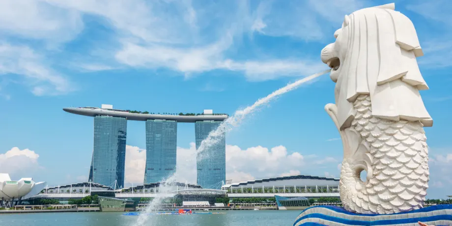 Marina Bay Singapore with Merlion and Marina Bay Sands—homeport for Genting Dream